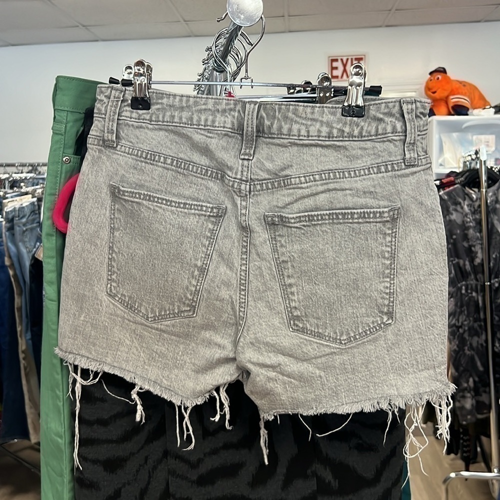 Universal Thread Gray Shorts, Button Crotch Size 4 - image 3